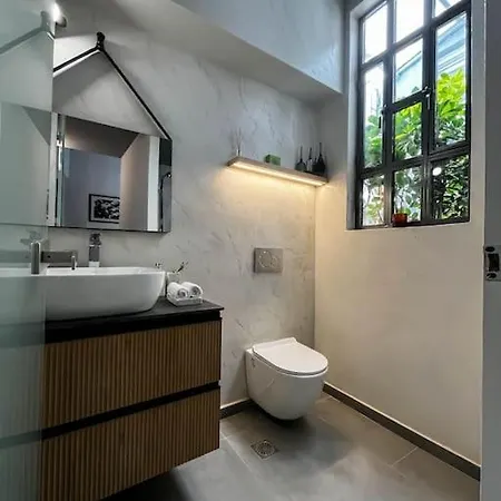 Apartment Artistic Athenian Retreat Near The Acropolis *