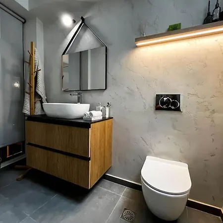 Apartment Artistic Athenian Retreat Near The Acropolis