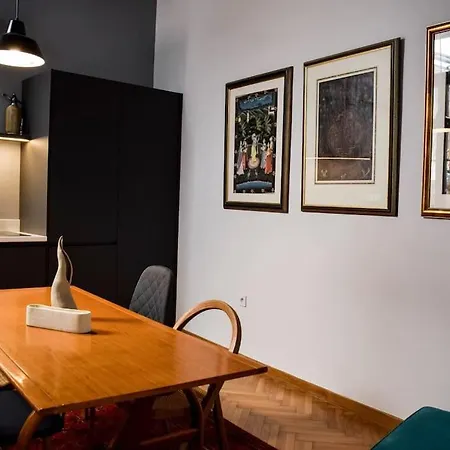 Artistic Athenian Retreat Near The Acropolis *
